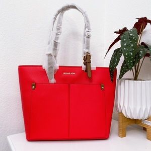 Michael Kors Jet Set MD Pebbled Leather Pocket Tote Bag